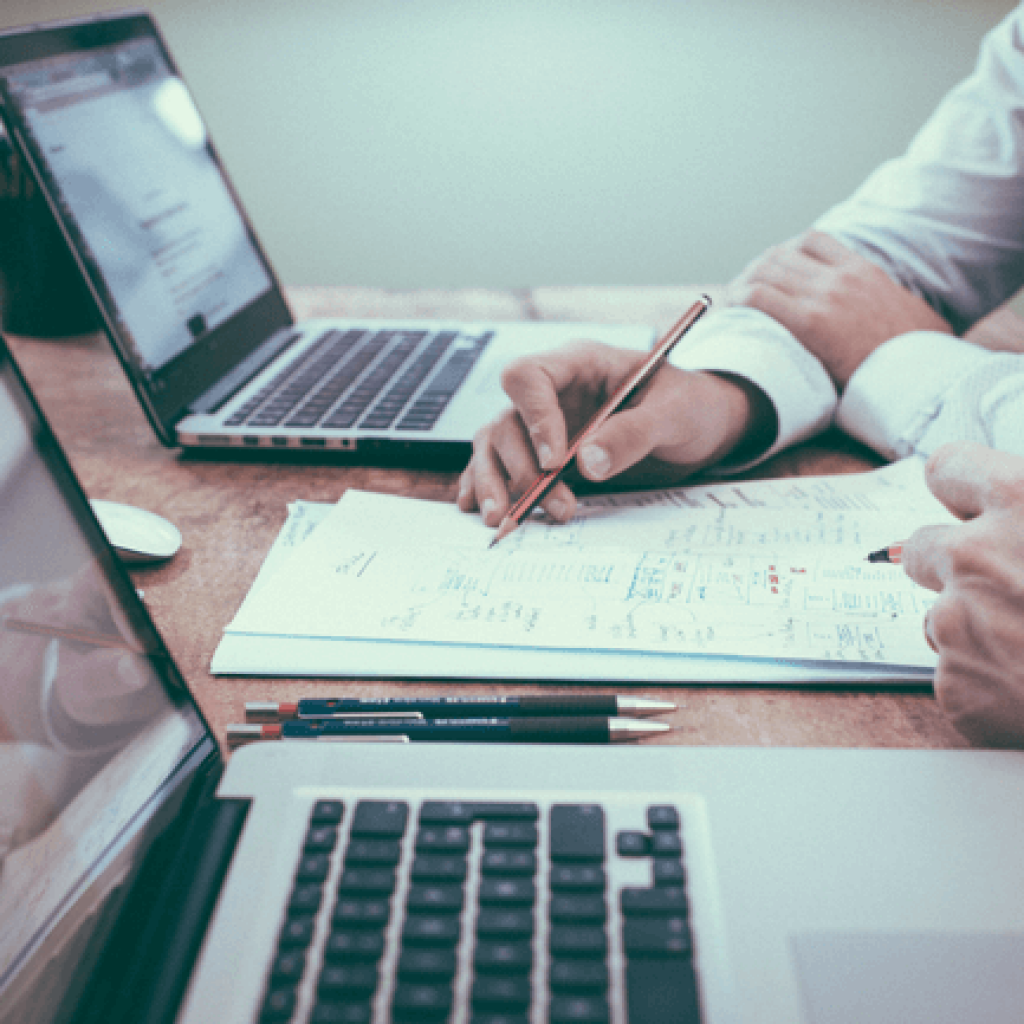 5 New Year’s Resolutions to Smash Your Business Goals In 2017
