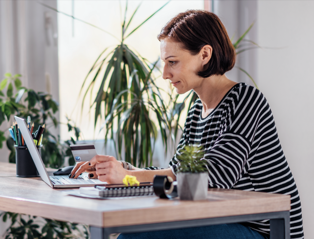 example of a sole trader in australia working on the computer for her online business